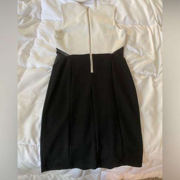 Color Blocked peek a boo dress - Picture 4 of 4